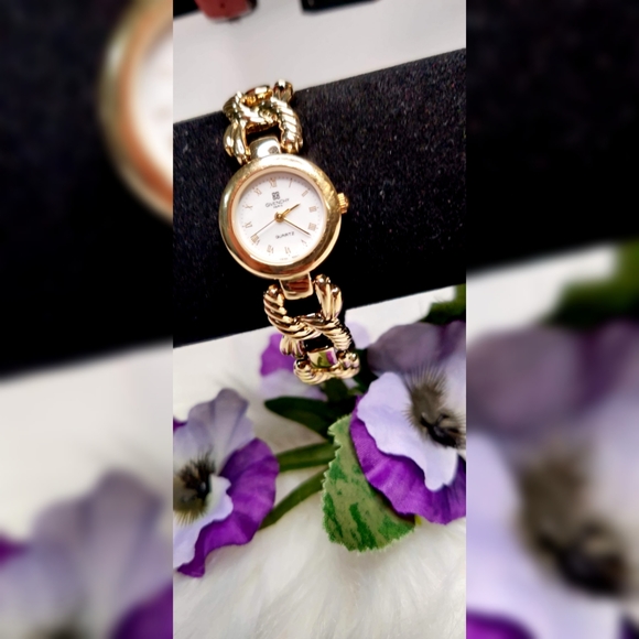 Givenchy watch - Picture 4 of 6